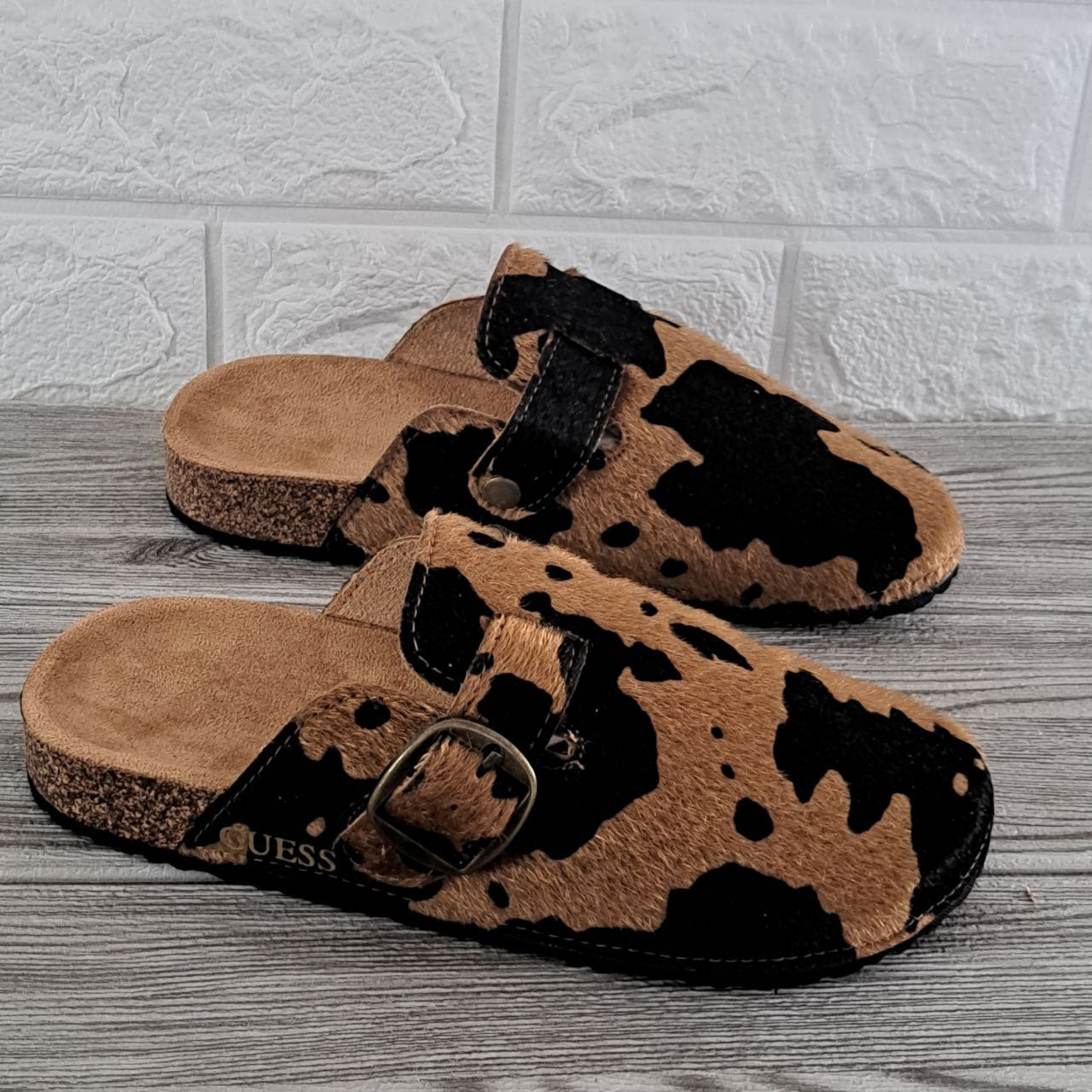 Chinelo Guess