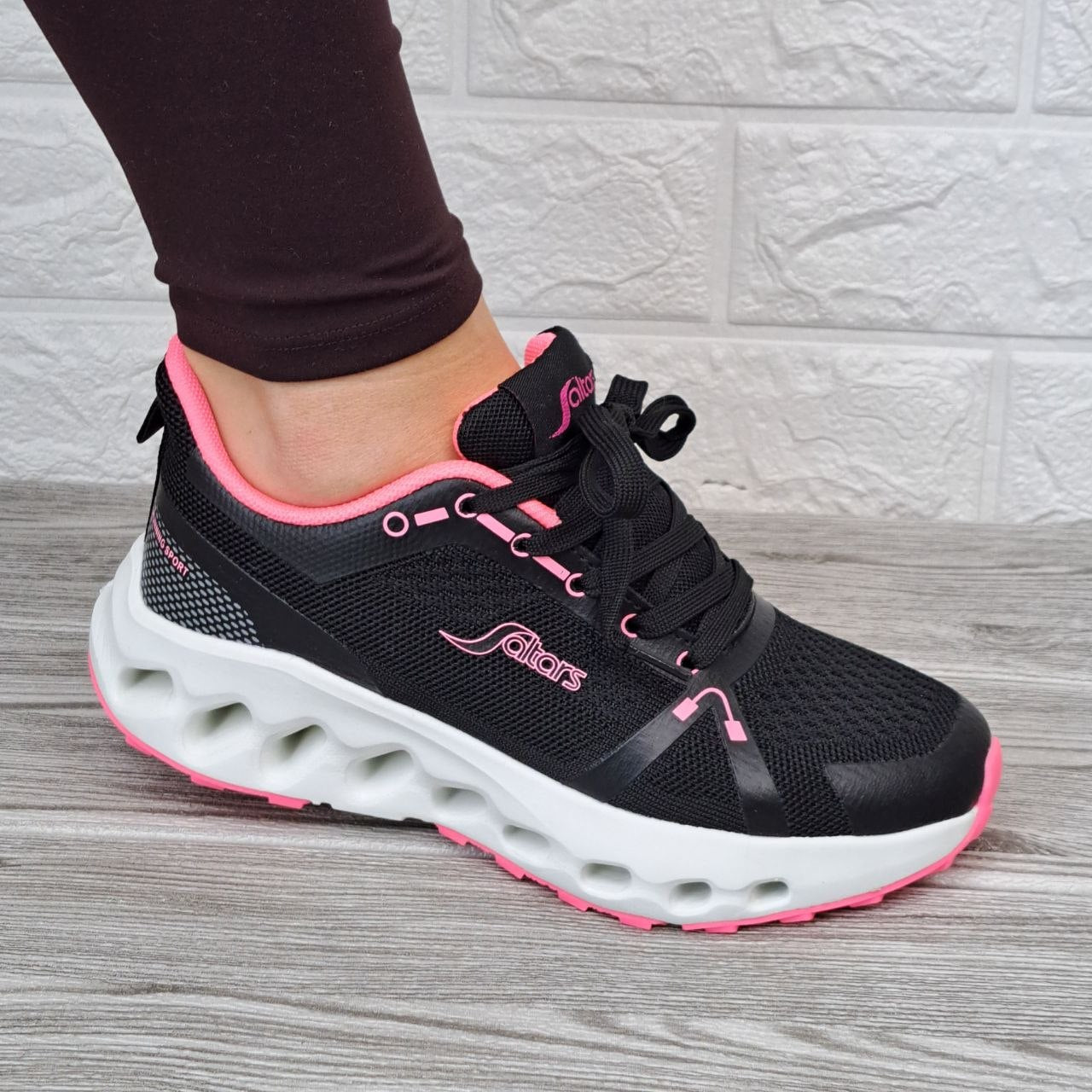 Saltar Preto Rosa