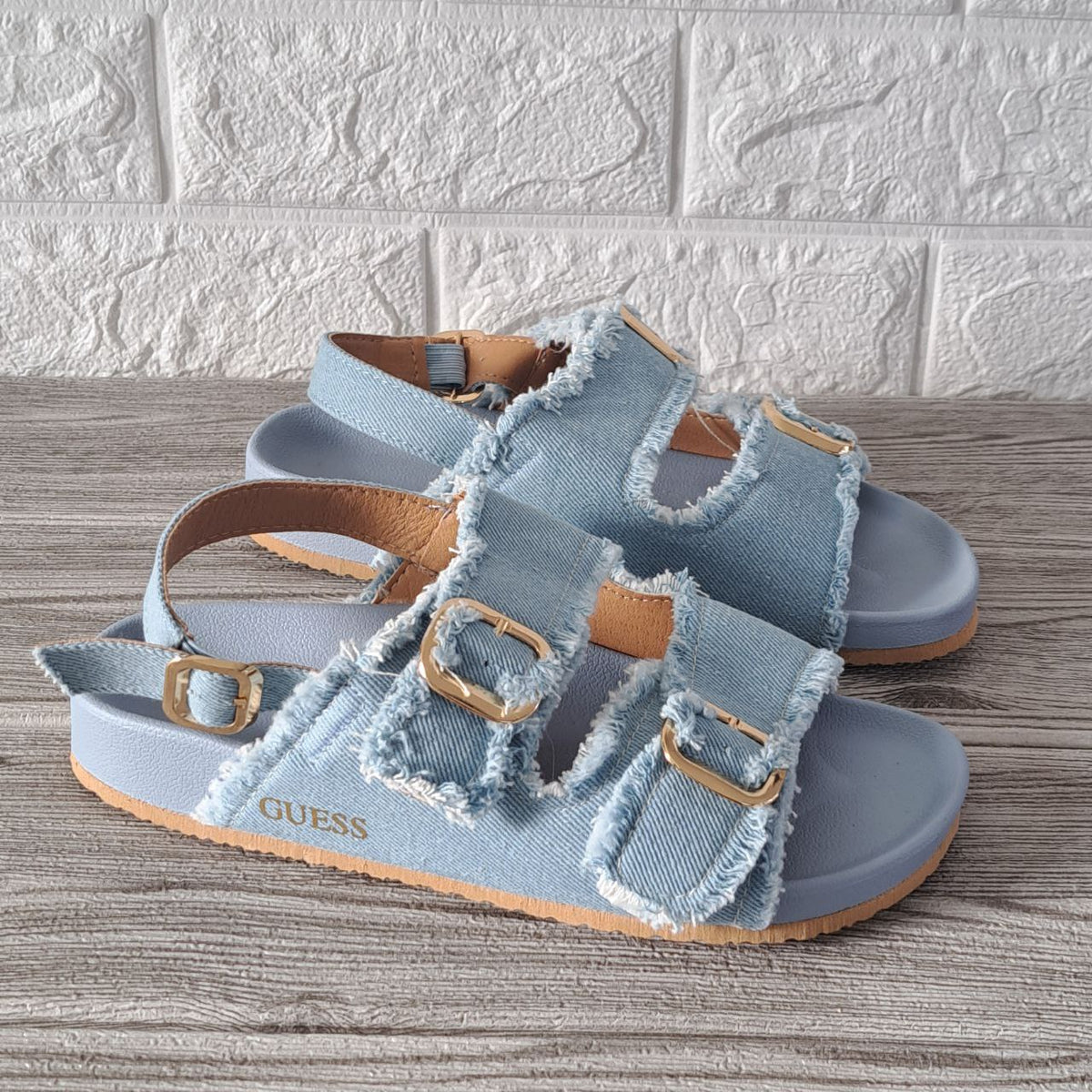 Sandália Guess